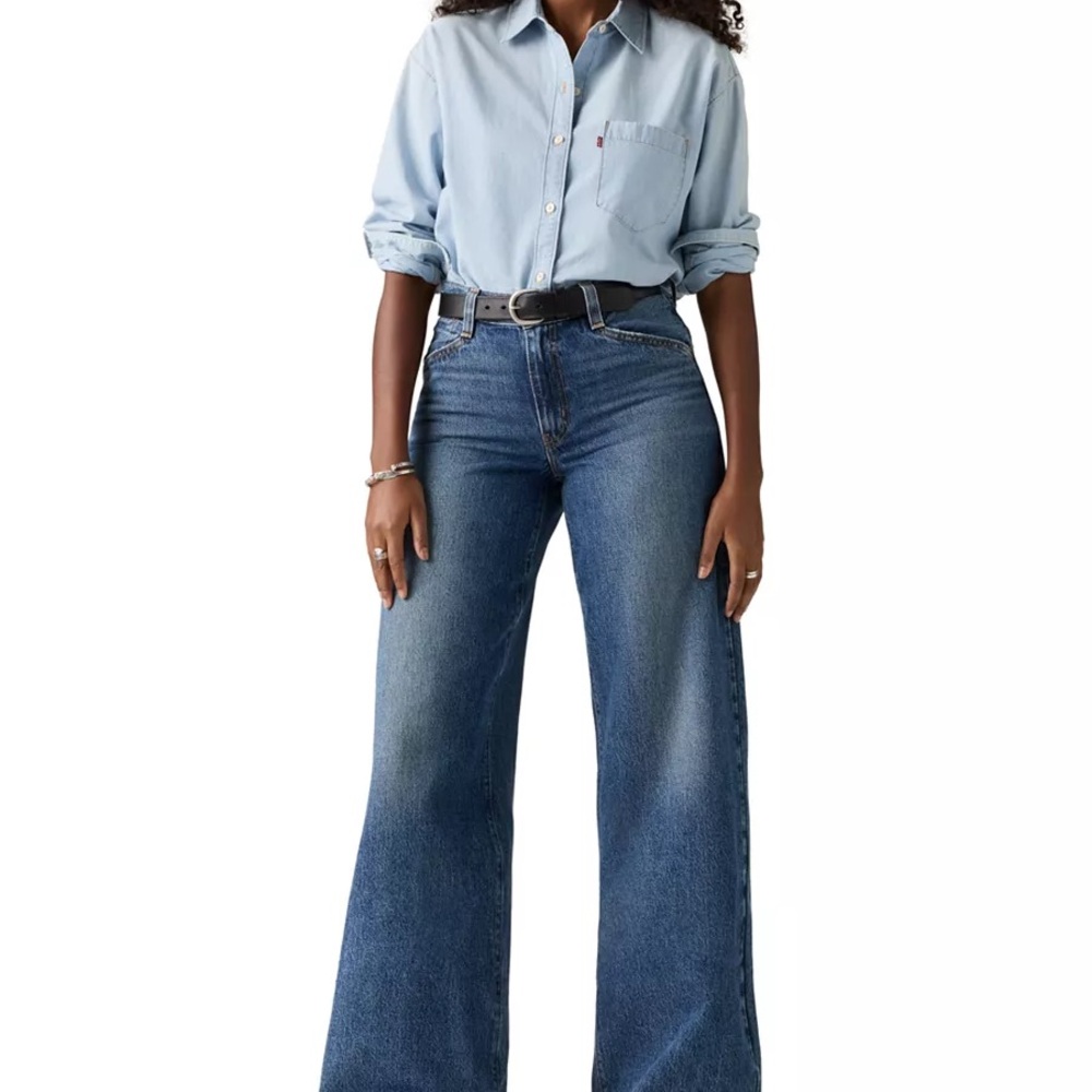 Levi's High-Rise Flared Jeans in Indigo Blue